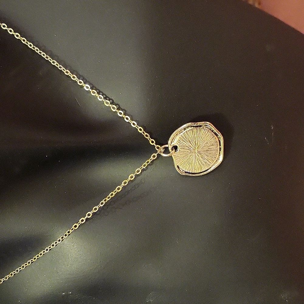 Letter K necklace - Picture 2 of 4